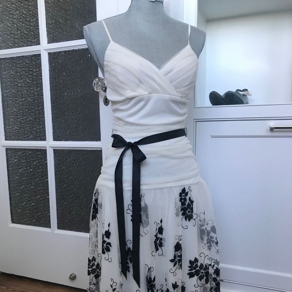 Spaghetti-strap cream white and black dress